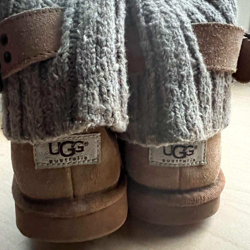 Woman’s Uggs - Picture 2 of 6